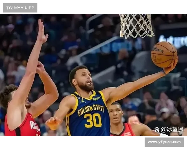 NBA新赛季揭幕战精彩纷呈 超越期待的激烈对决引爆球迷热情 NBA新赛季揭幕战精彩纷呈 超越期待的激烈对决引爆球迷热情